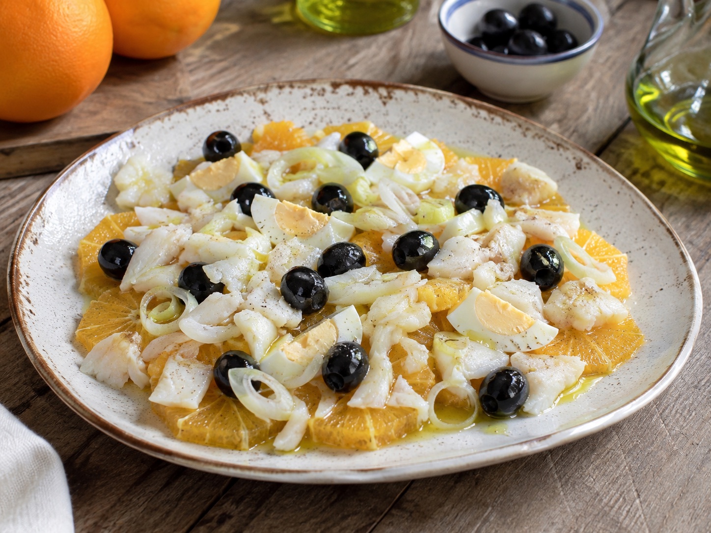 Remojón granadino con naranja, bacalao y aceitunas
