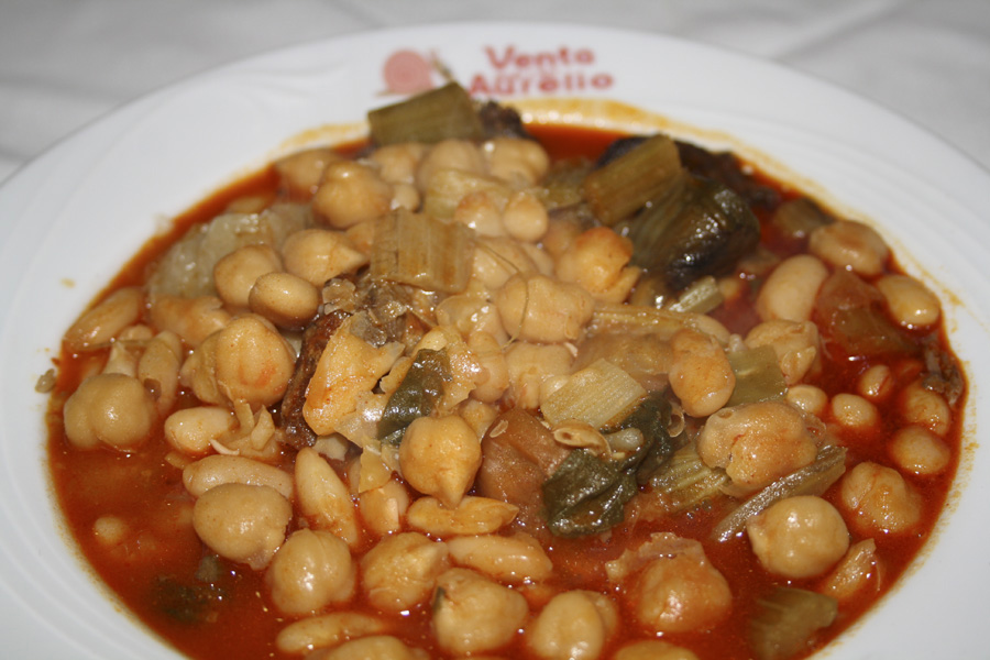 Plato de berza con garbanzos
